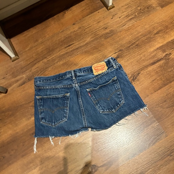 Levi’s button fly 501 frayed jean shorts size 34 waist - Picture 3 of 16